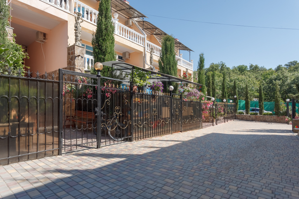Вилла «Арнис» в Алуште